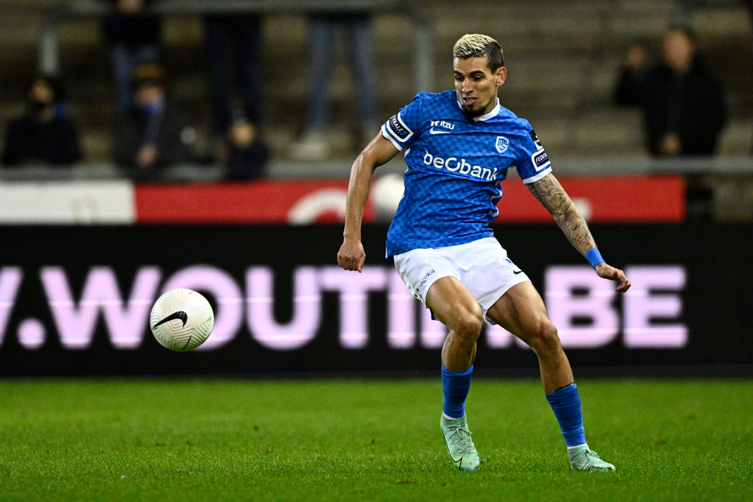 卡拉格_(卡拉格球衣几号)