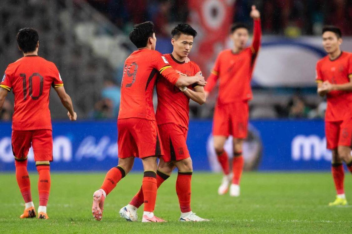 索斯盖特与国足帅位联系在一起前英格兰主帅正在香港参加活动的简单介绍