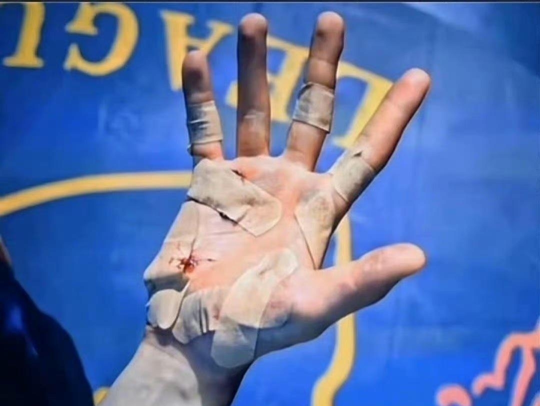 关于德隆：保罗还在打球啊？我下个楼梯都能受伤的信息