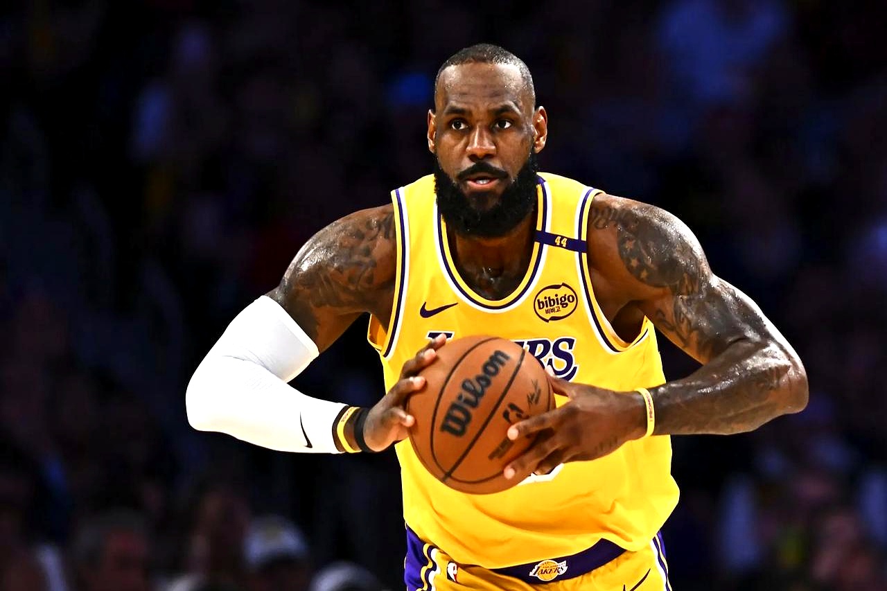 关于字母哥生涯第二次完成压哨绝杀赛季场均34分的信息