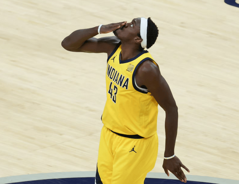 NBA常规赛雄鹿客场117-115力克步行者字母哥33+13+5献绝杀的简单介绍