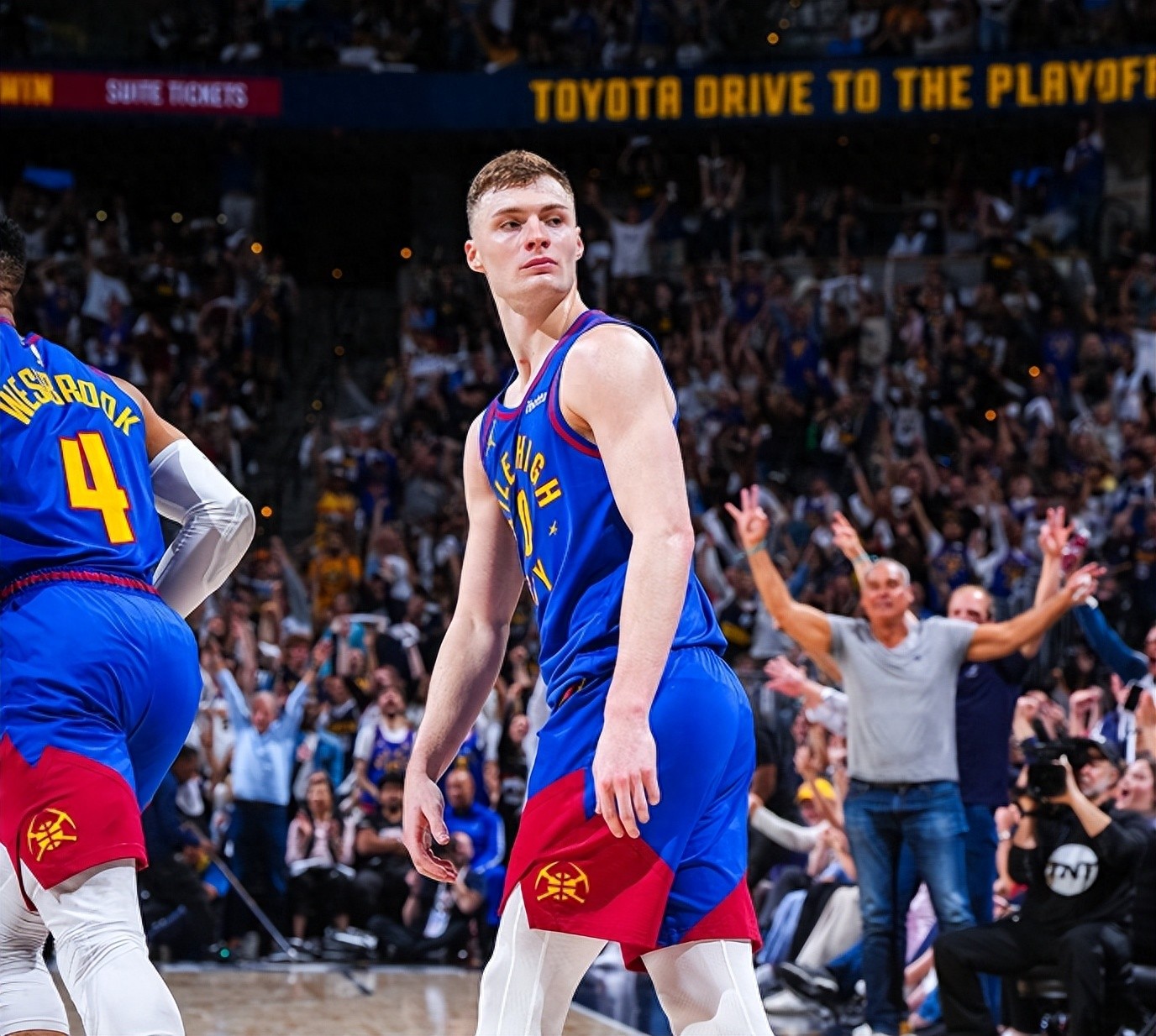 NBA常规赛快船主场116-130不敌掘金惨遭6连败约基奇55+12哈登空砍23分的简单介绍