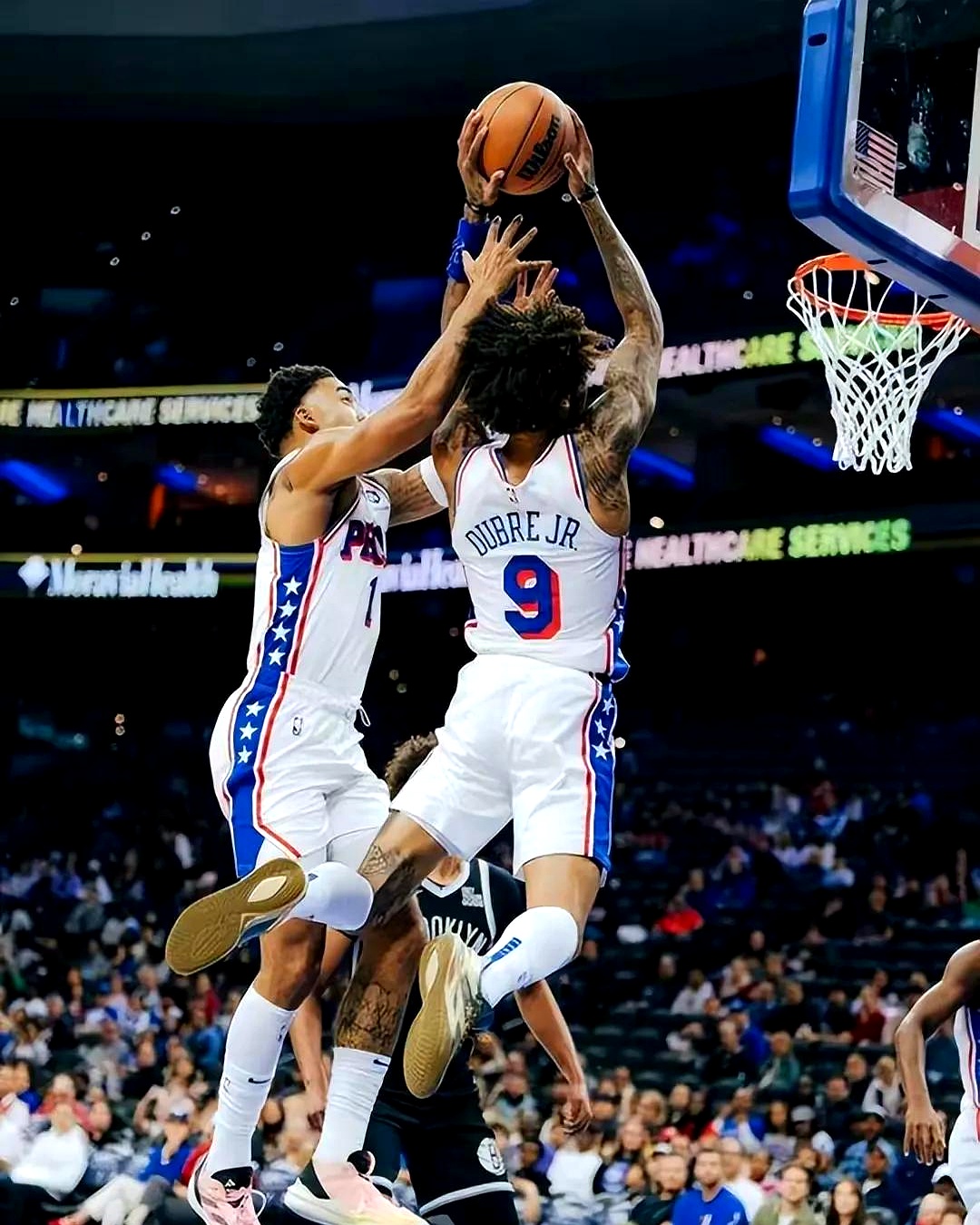 包含NBA常规赛76人主场102-100险胜凯尔特人马克西21+9布朗空砍24分的词条