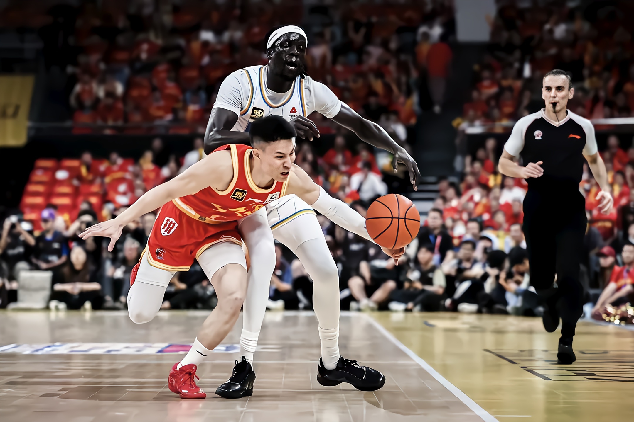 关于顶级联赛强强交锋实时直播见证篮坛巅峰时刻的信息