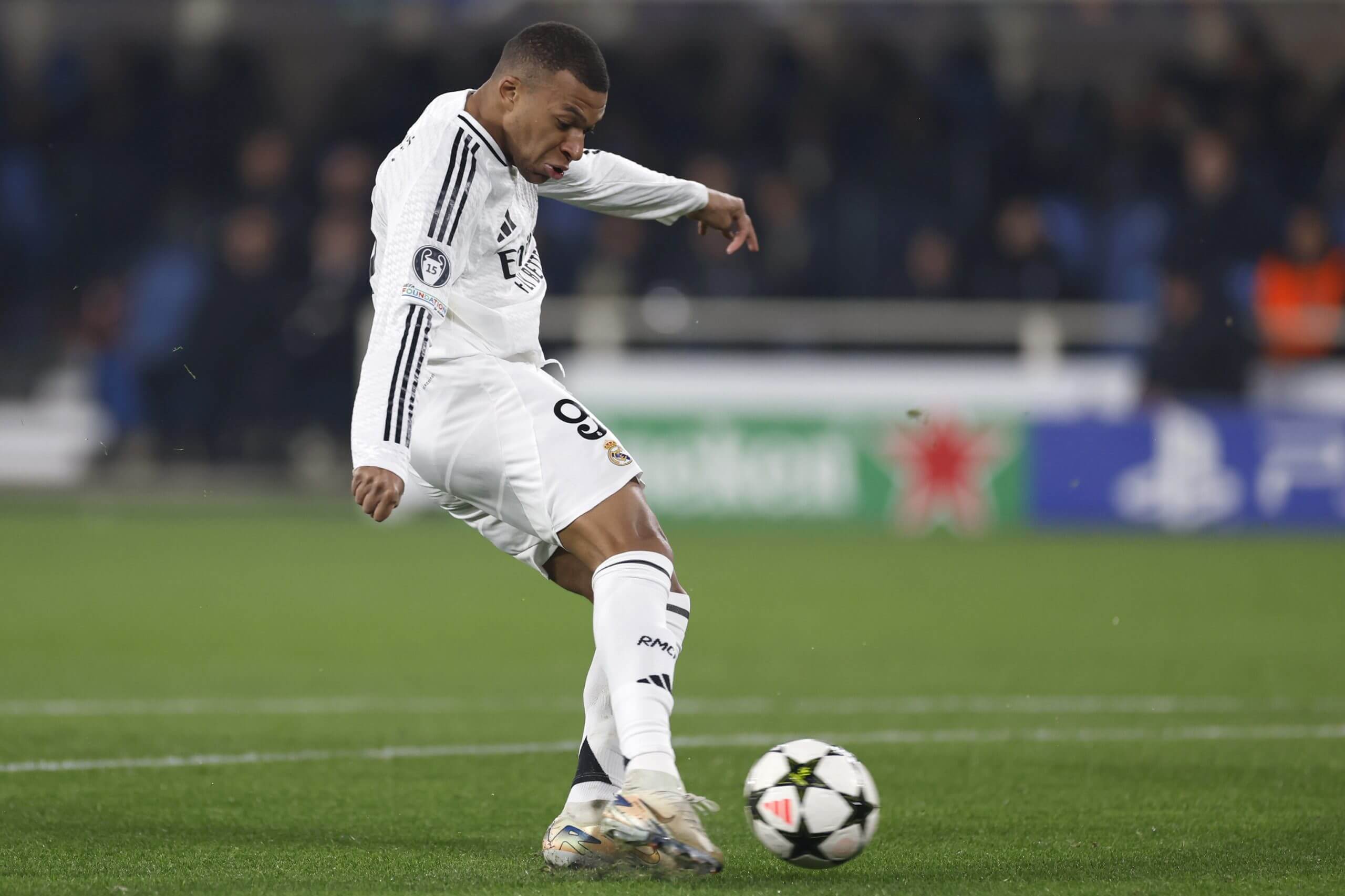 关于曝皇马签下16岁小将乌扎内将代表青训队的信息 关于曝皇马签下16岁小将乌扎内将代表青训队的信息