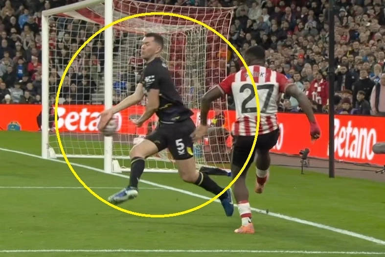 关于VAR检查认为基恩手臂处于合理位置不构成点球判罚的信息 关于VAR检查认为基恩手臂处于合理位置不构成点球判罚的信息