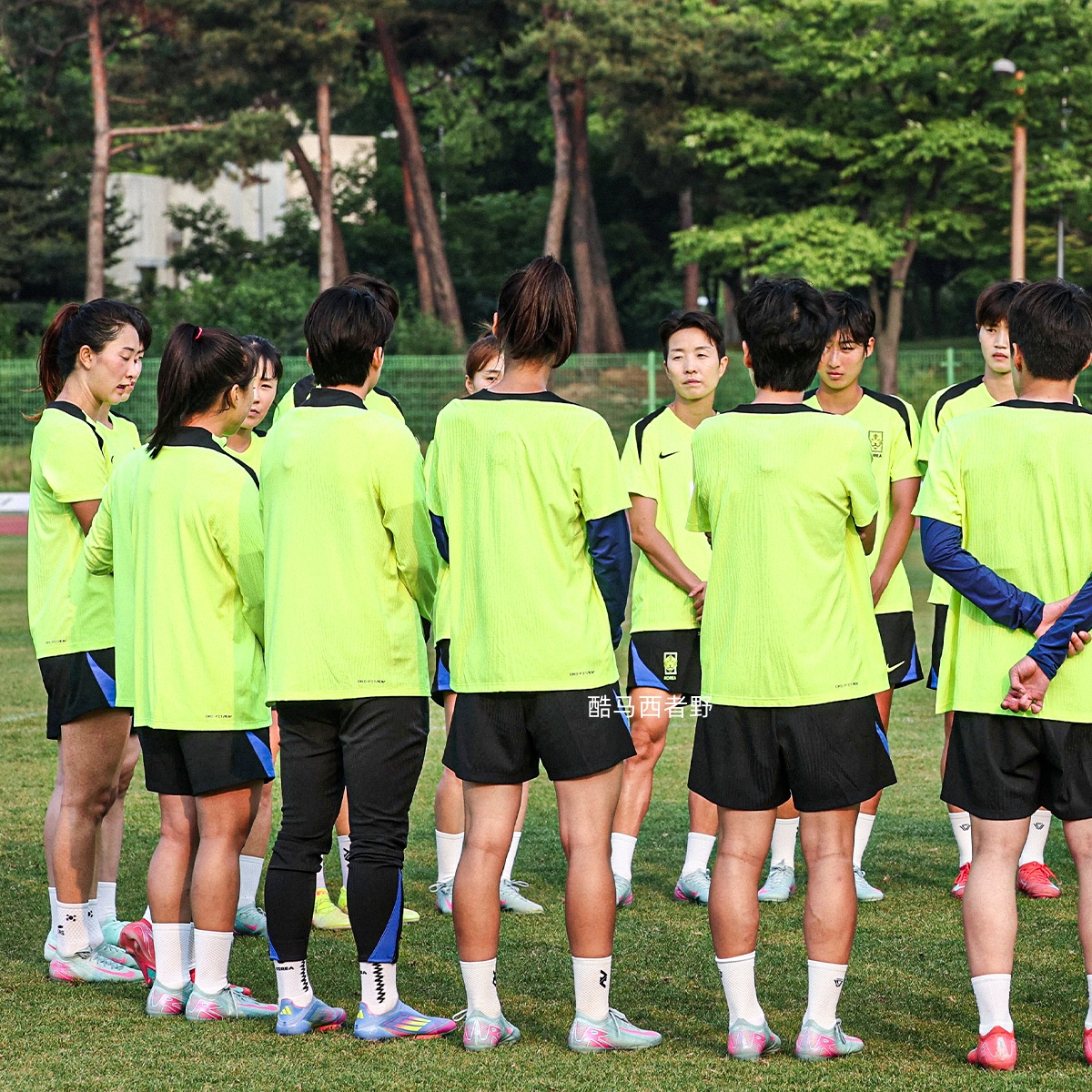 斯亚联女：加松女足VS彭梅吉女足的简单介绍