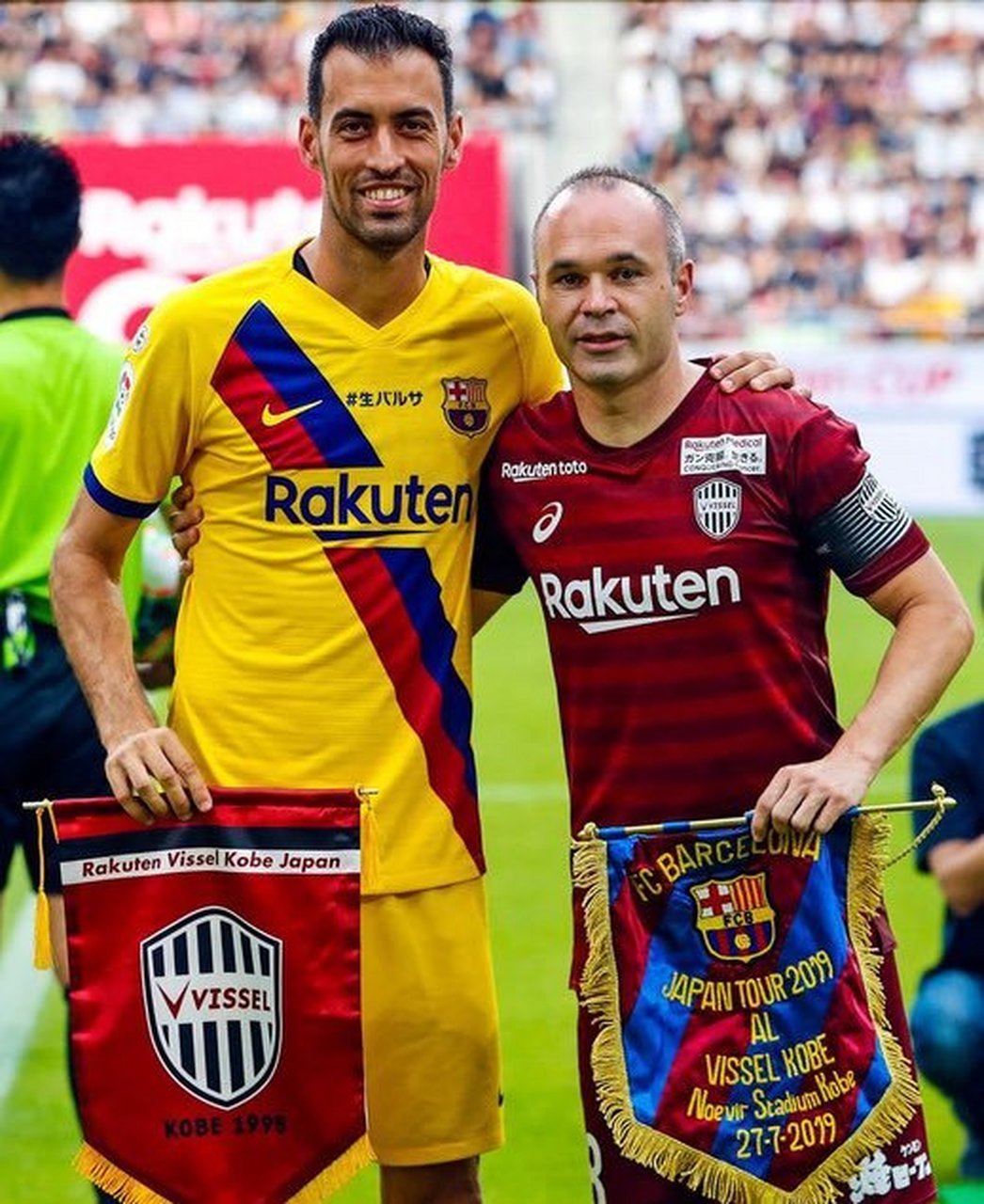 巴萨抵达神户参加欢迎晚宴再次访问日本 巴萨抵达神户参加欢迎晚宴再次访问日本