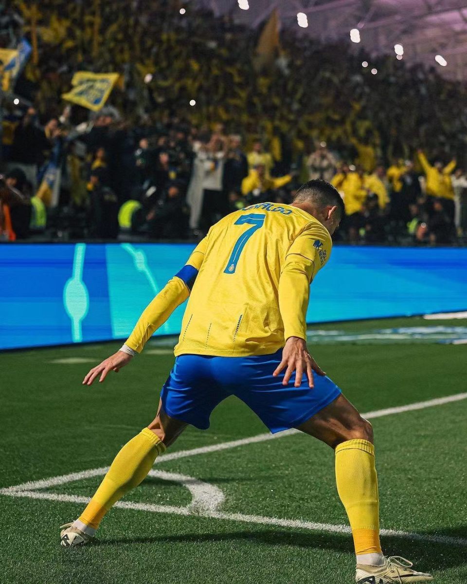 包含亚特兰大球迷巨幅海报嘲讽梅西看台上充满挑衅的词条