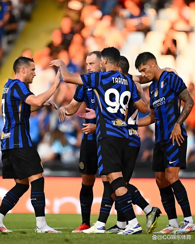 包含法布雷加斯成国米新帅人选本赛季带领升班马科莫取得意甲第10名的词条