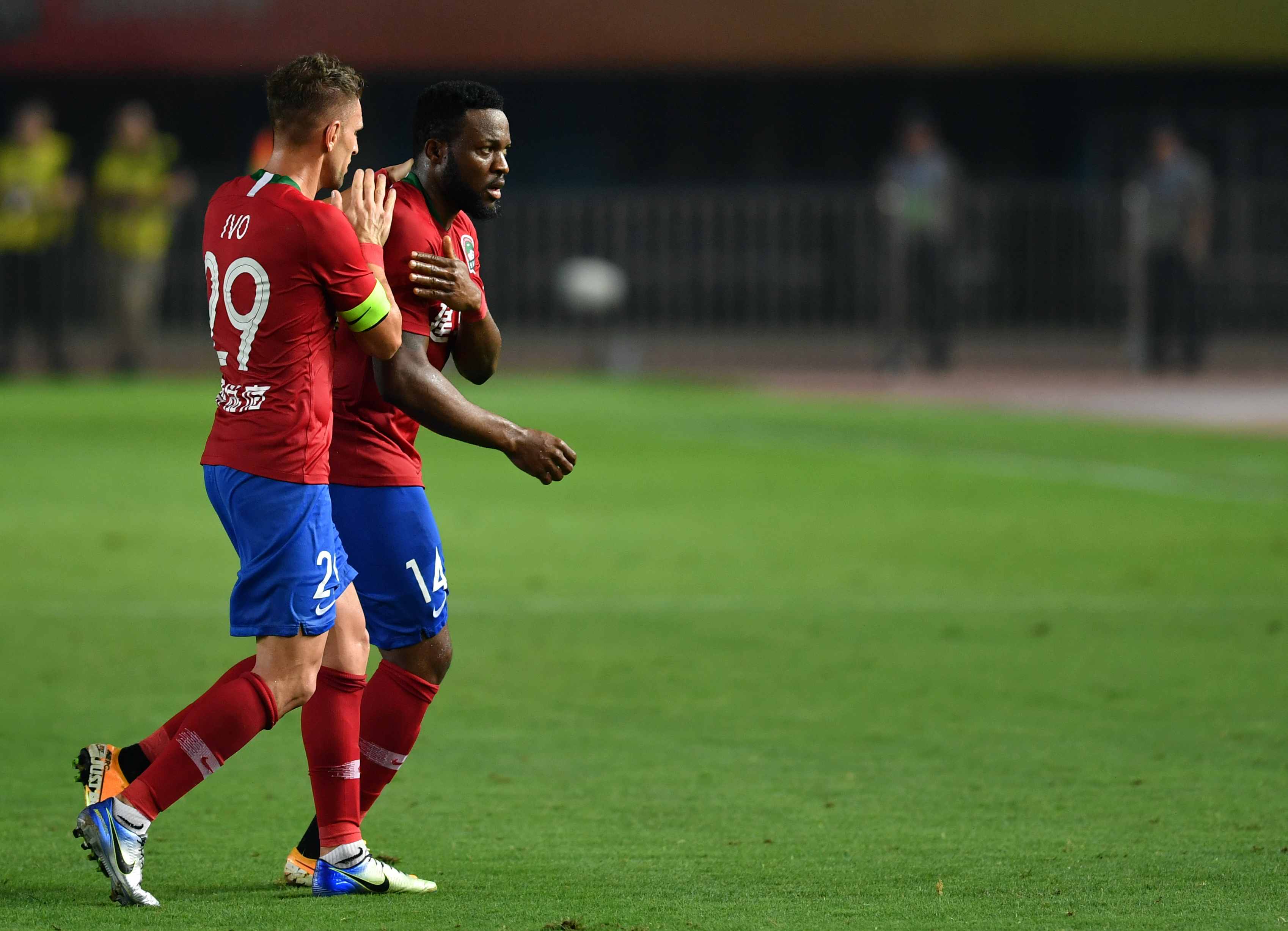 包含荷乙：赫尔蒙德VS阿贾克斯青年队的词条