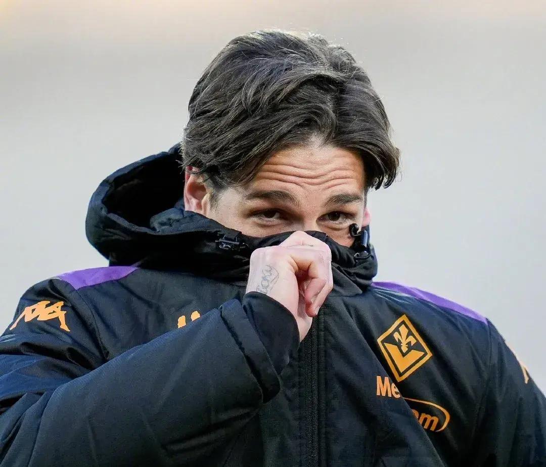 维拉关注加纳乔曼联边锋未来去向成谜的简单介绍