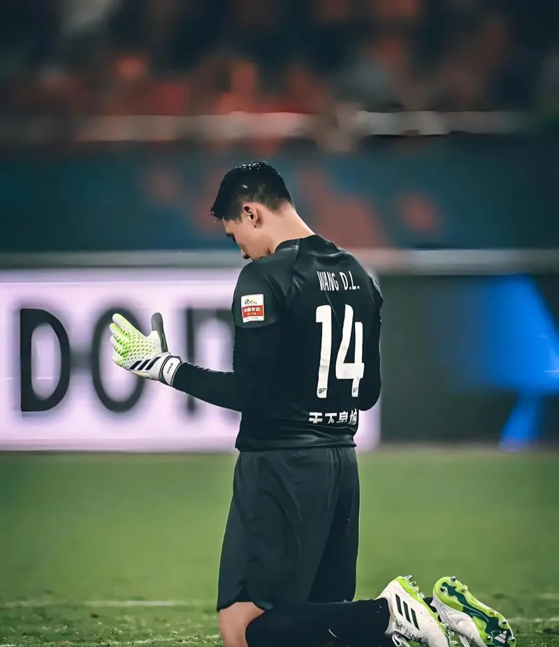 包含中国足协：认定2例裁判错漏判申花10号漏判红牌的词条