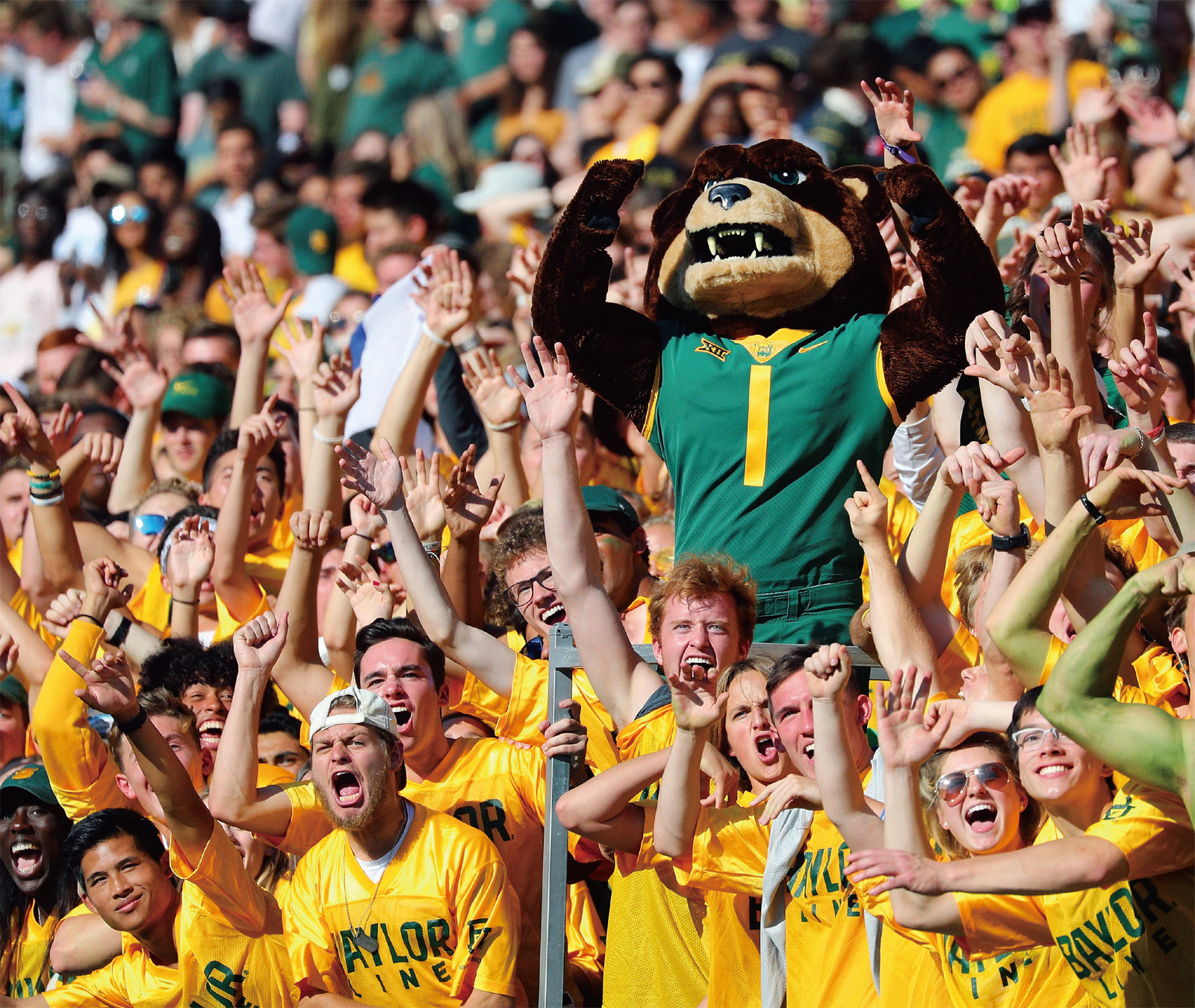 包含NCAA:范德比尔特大学VS西肯塔基的词条