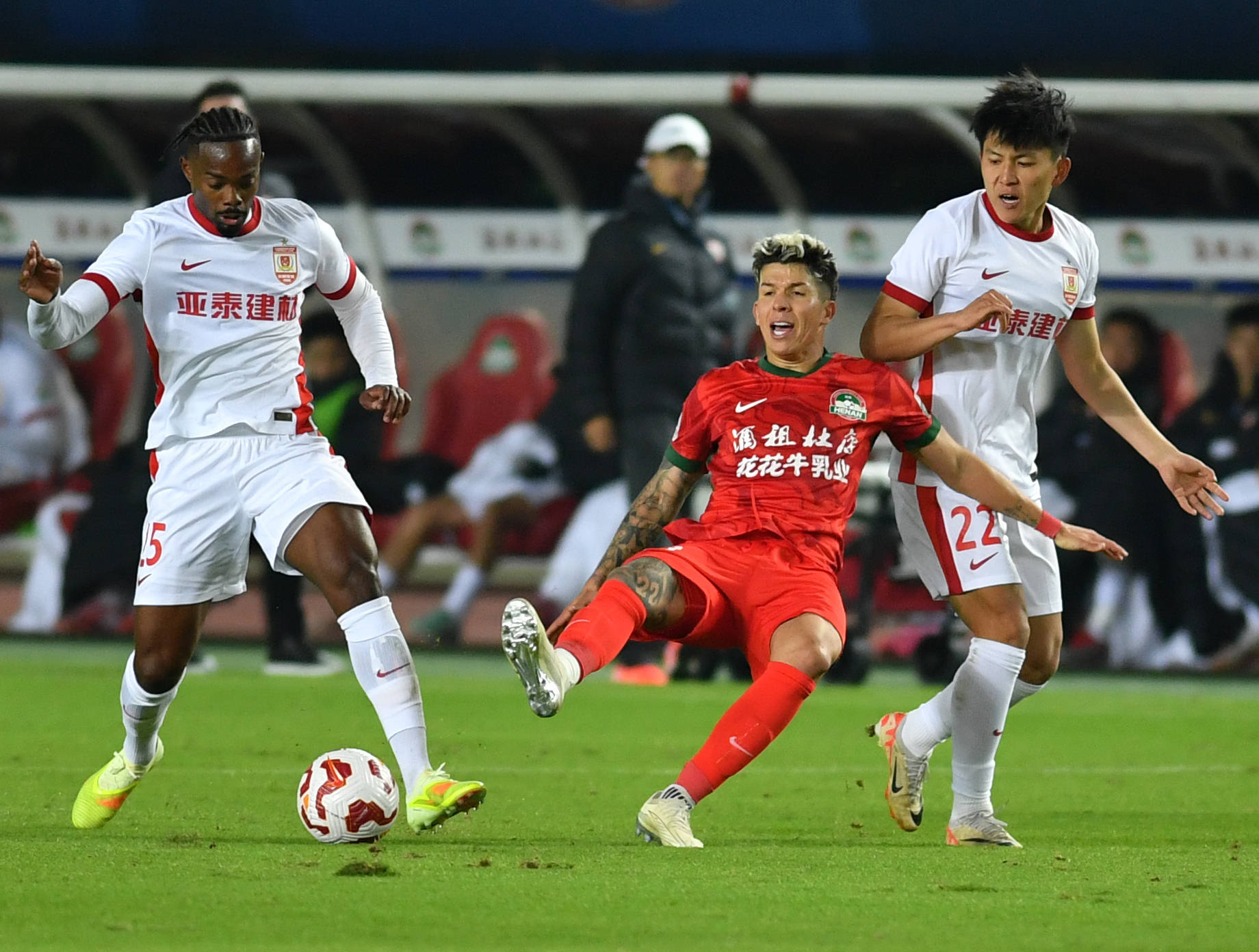 关于中超河南队2-0长春亚泰纳萨里奥破门马亚建功的信息