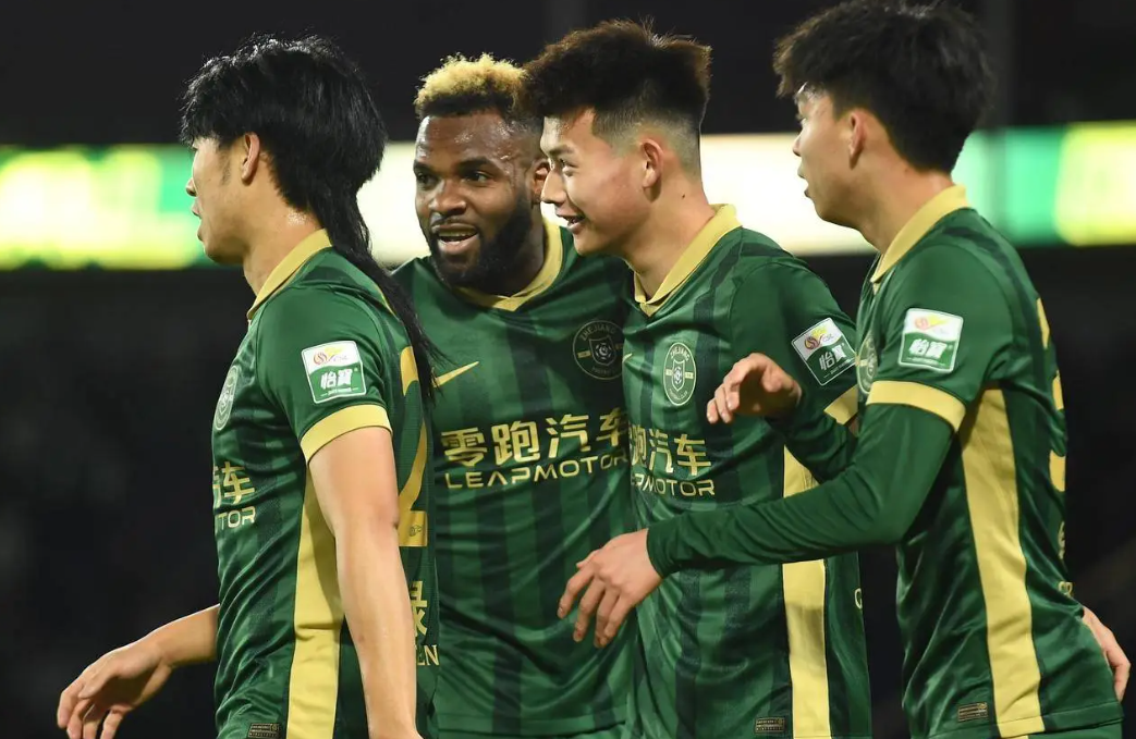 中超青岛海牛0-3浙江队米特里策首秀贡献两射一传王钰栋破门的简单介绍