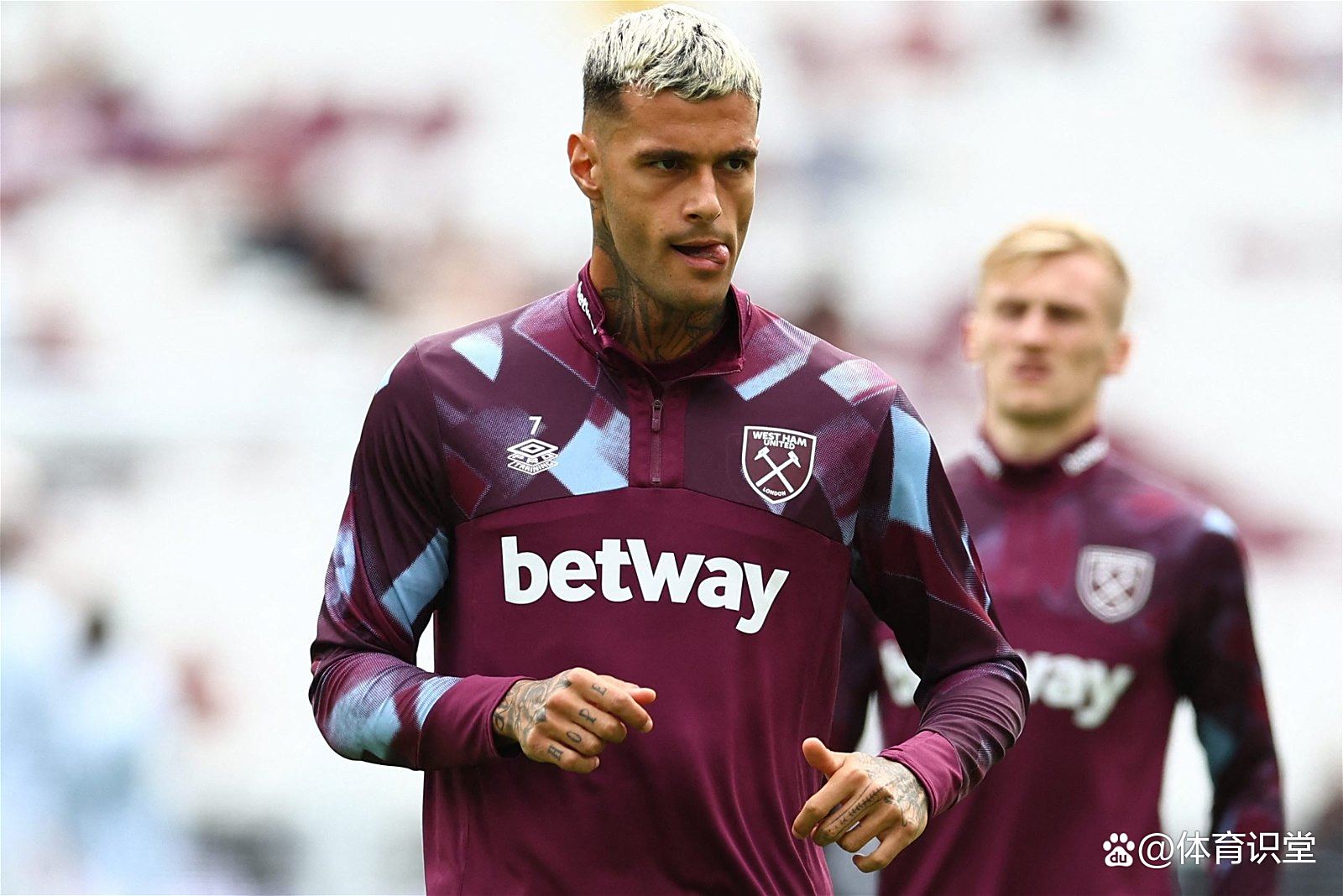 关于恩昆库目前是米兰引援首选目标多夫比克也在意向名单之中的信息