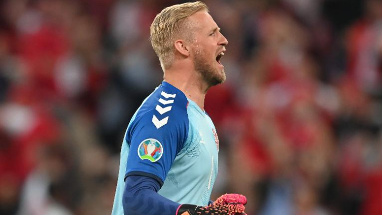 包含英格兰球员遭激光笔照射裁判短暂中断比赛的词条