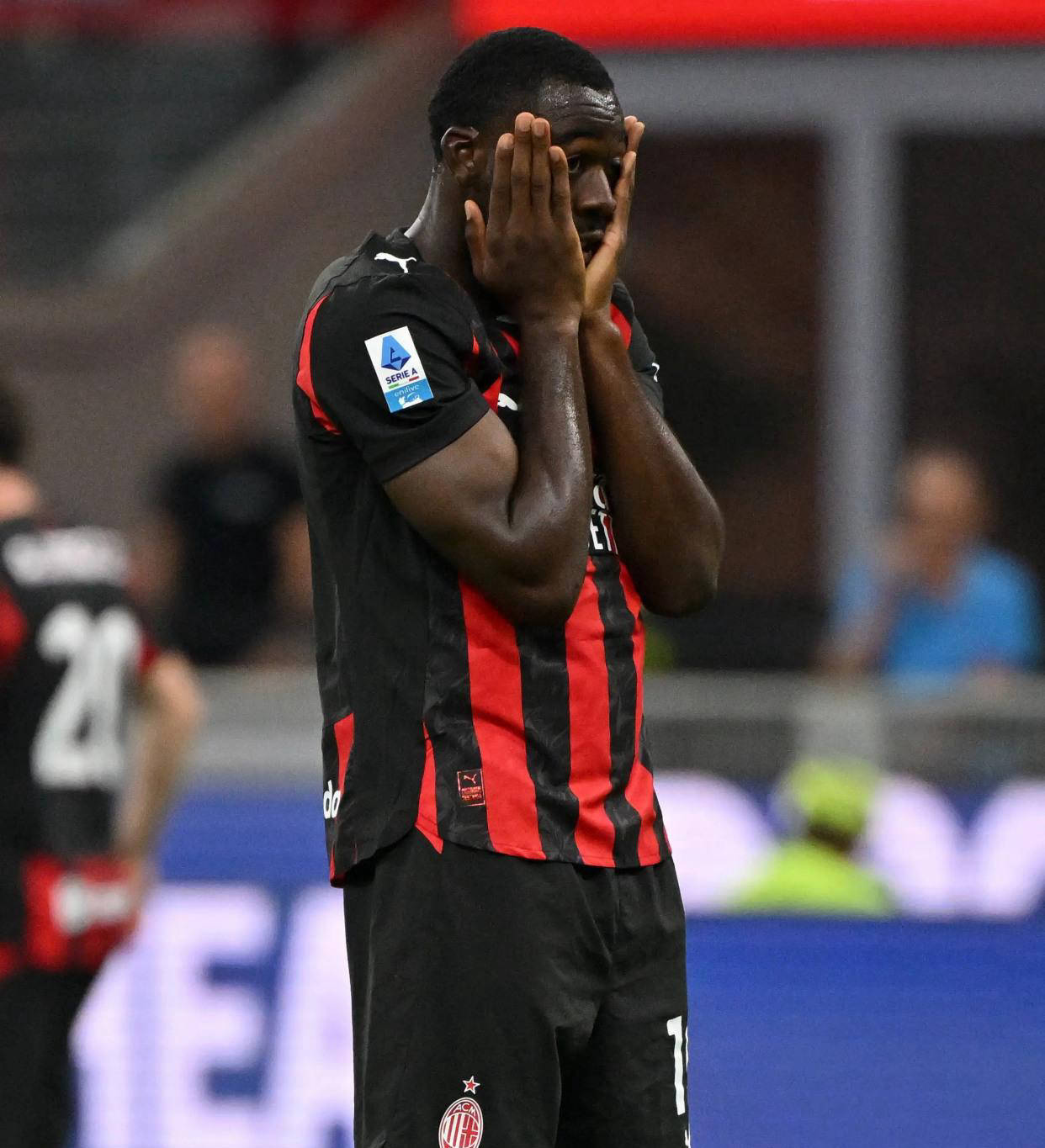 包含友谊赛AC米兰1-1利兹联希门尼斯破门施塔赫世界波建功的词条