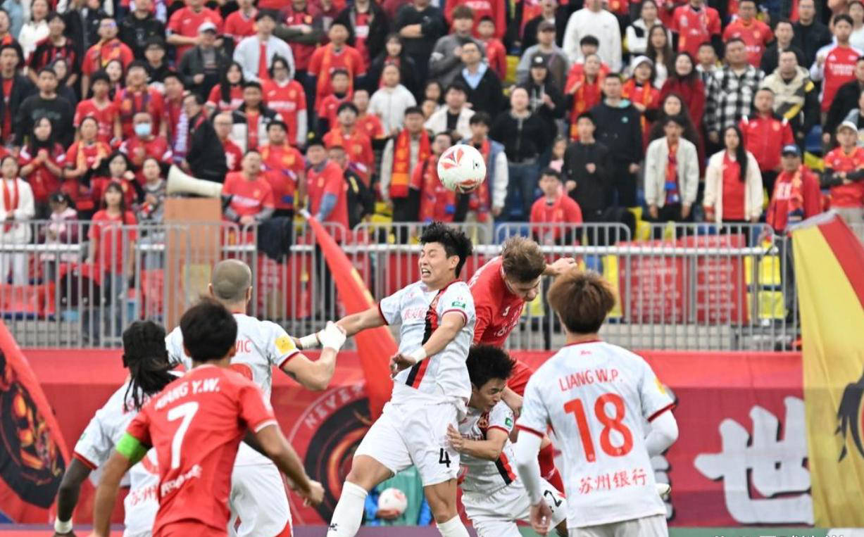 足球报谈中甲冲超：铜梁龙优势比广州豹更大收官战赢球即锁定冲超名额的简单介绍