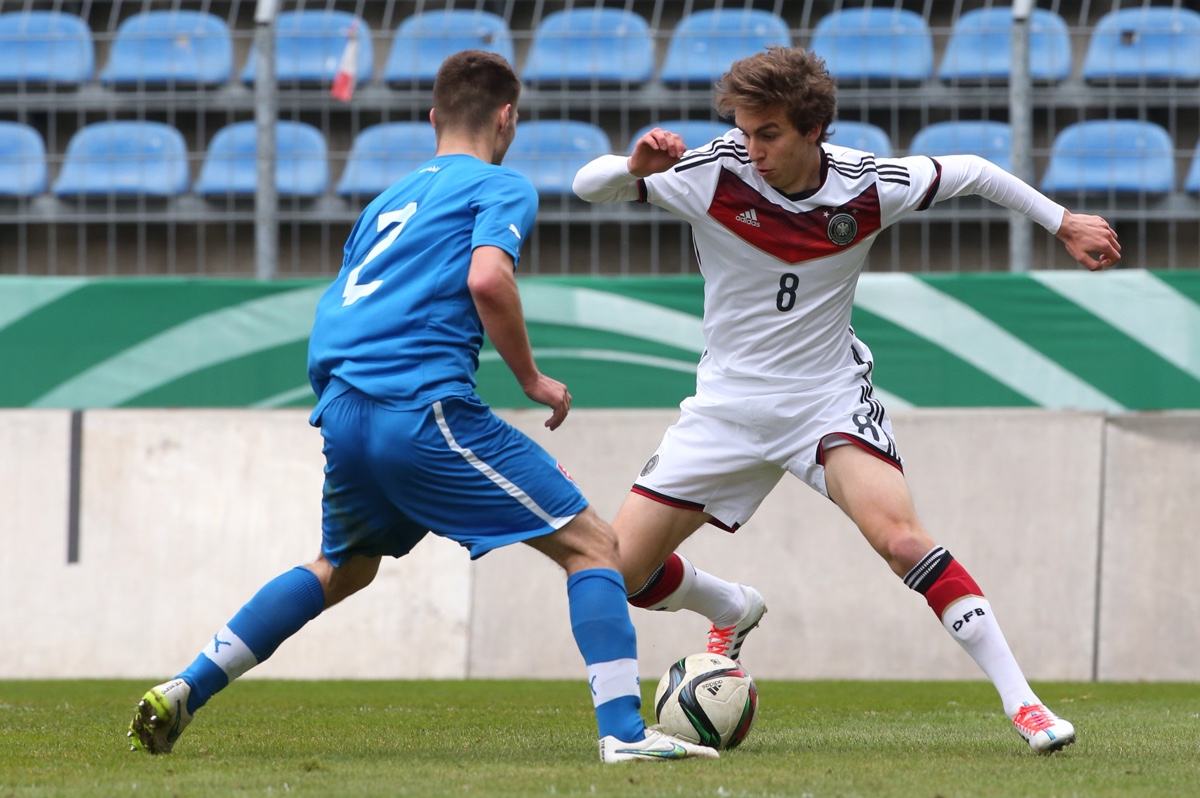 包含德U19：汉堡U19VS汉诺威96U19的词条