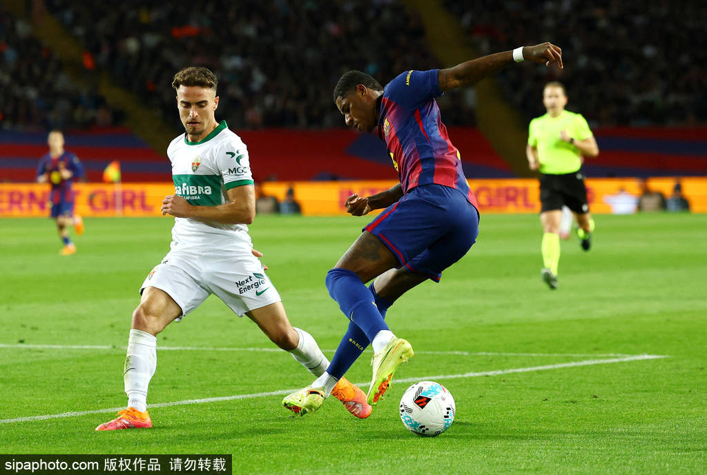 包含西甲巴塞罗那3-1埃尔切巴萨重返第二的词条