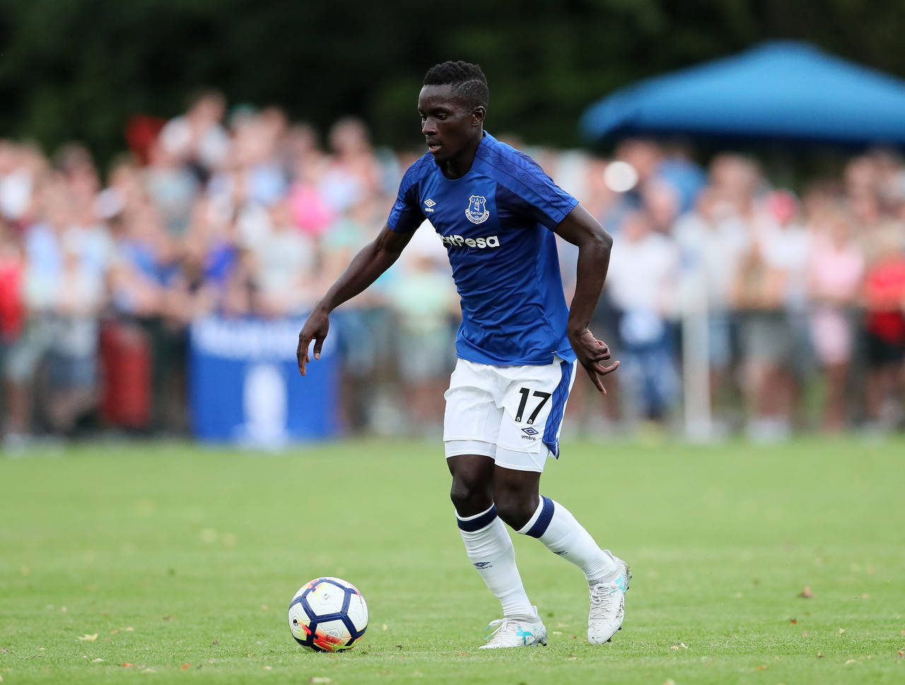 埃弗顿有意沃克球队认可球员实力的简单介绍