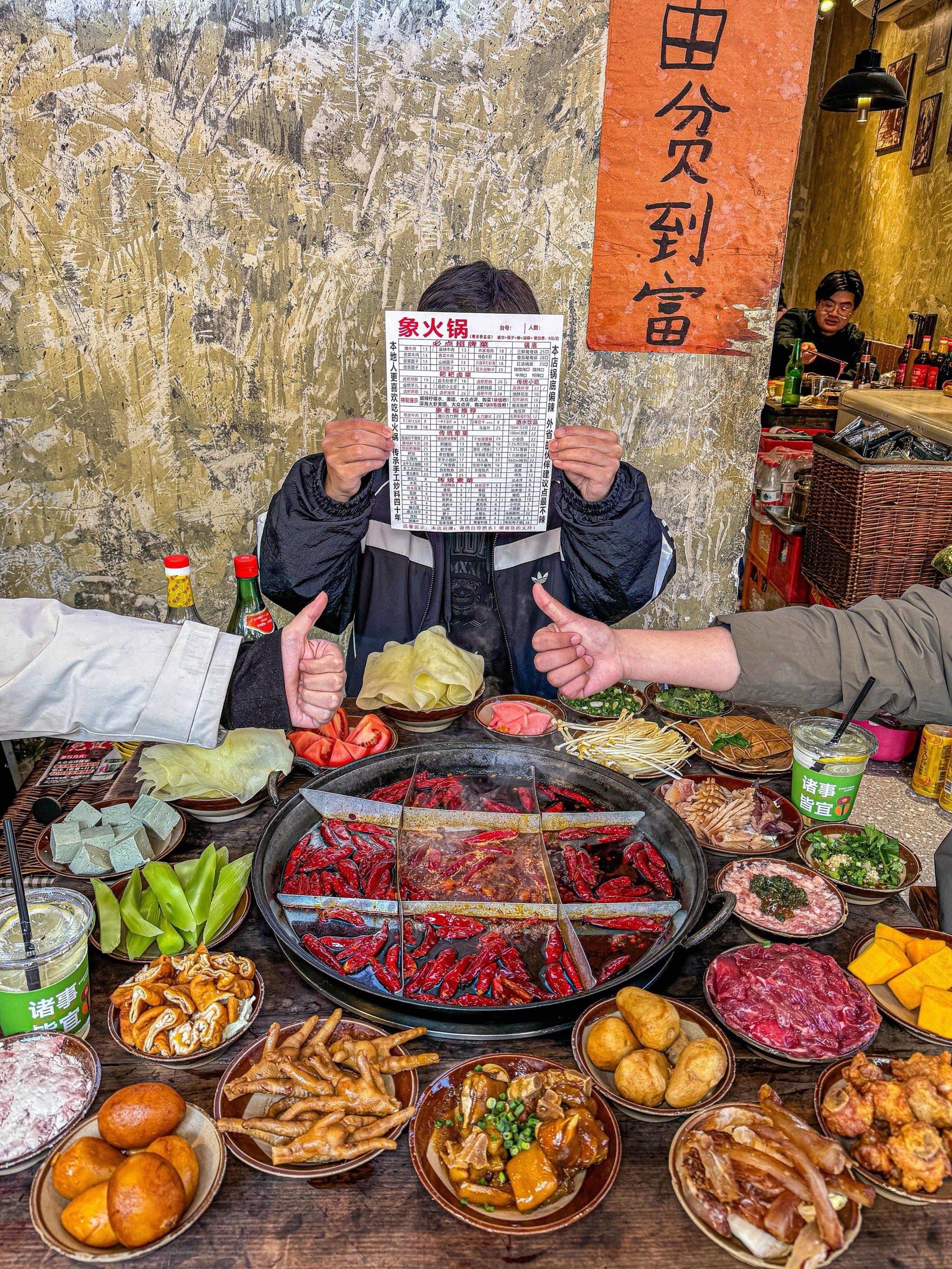 关于重庆球迷邀李章洙吃火锅李章洙曾执教重庆前卫寰岛的信息 关于重庆球迷邀李章洙吃火锅李章洙曾执教重庆前卫寰岛的信息