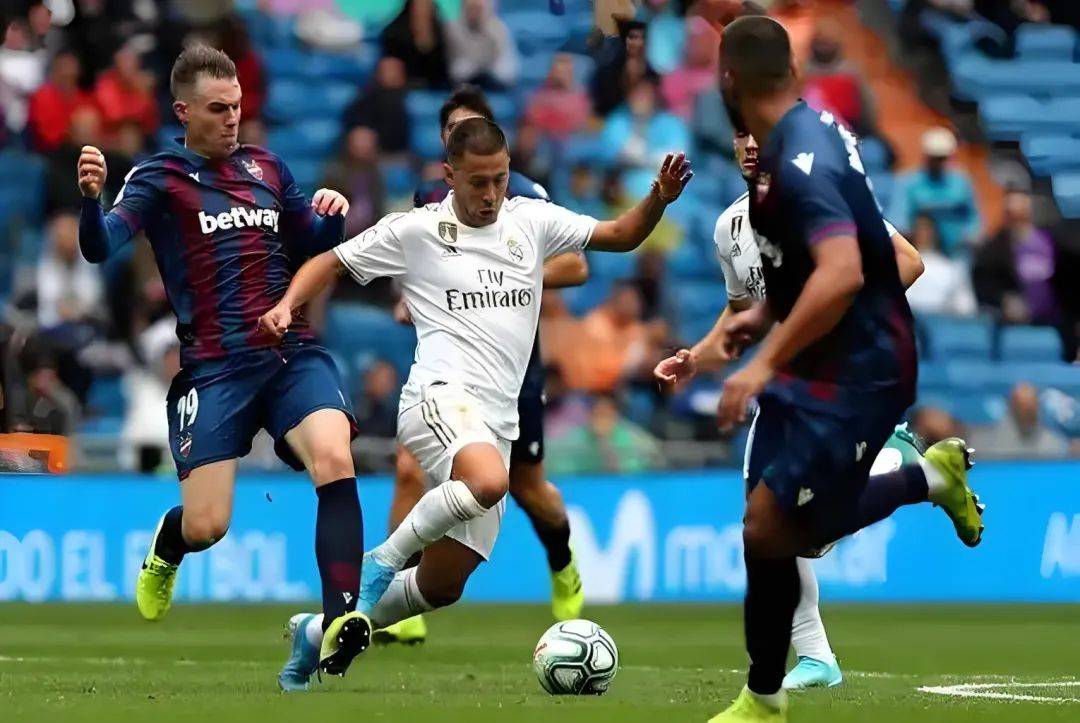 关于世俱杯最新赛况：十人皇马3-1帕丘卡皇马迎来首胜的信息