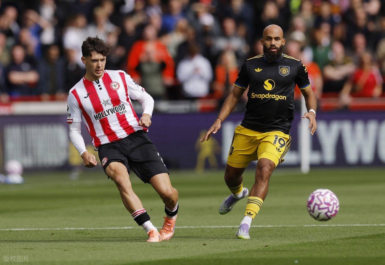 关于曼联新援亮相老特拉福德谢什科领衔点燃球迷热情的信息