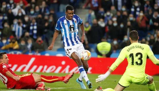 关于曝伊萨克将与纽卡官员会面球员已回到训练场的信息 关于曝伊萨克将与纽卡官员会面球员已回到训练场的信息