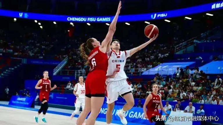 包含中国队大运会女篮晋级决赛71-67逆转波兰的词条