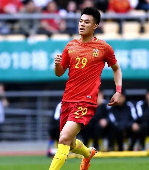 谭龙泪洒赛场：对不起球迷和这座城市亚泰提前降级的简单介绍