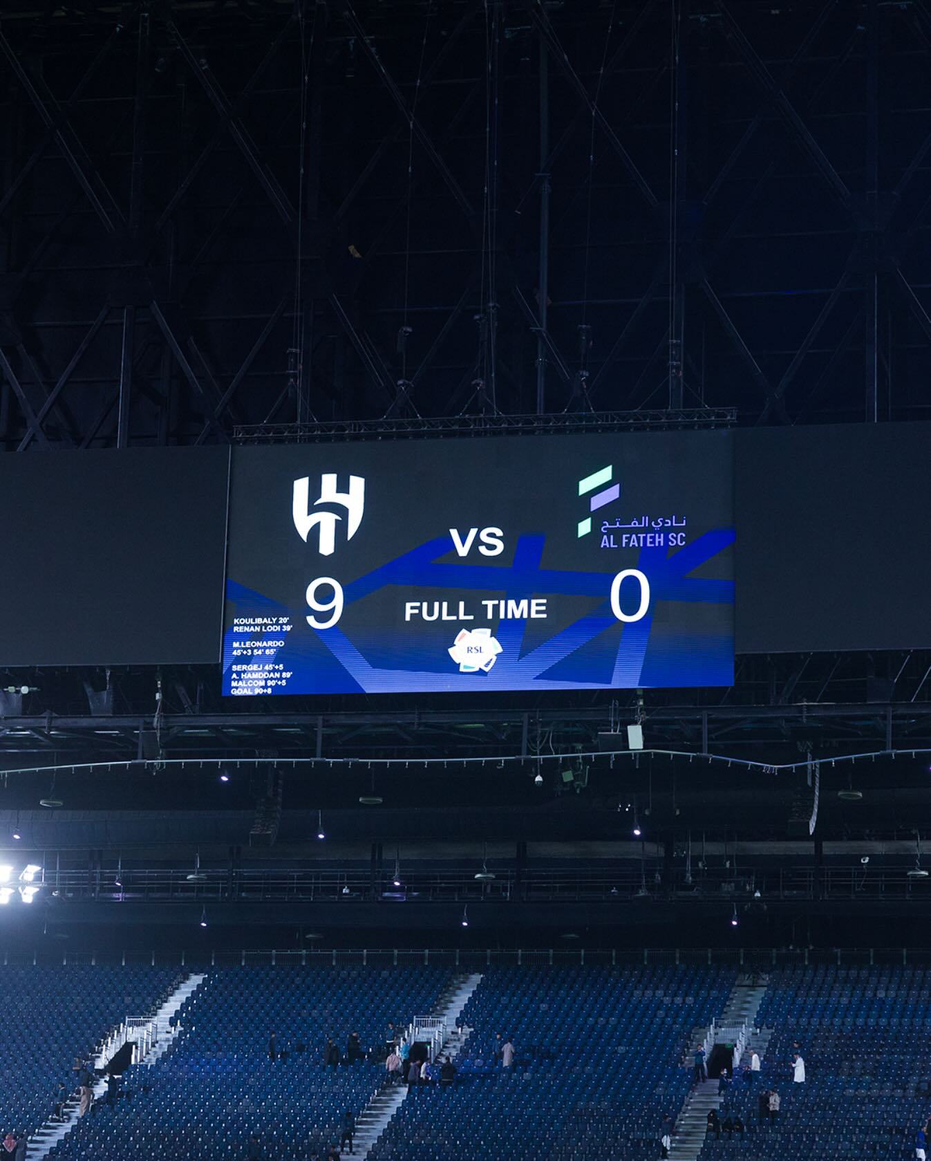 包含沙特联：阿赫杜德VS利雅得青年的词条