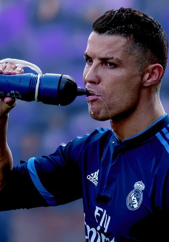 C罗称世界杯后举行婚礼选择在更私密的环境下进行的简单介绍