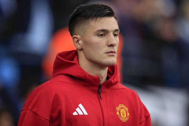 曼联确认谢什科球衣号码新赛季穿30号球衣的简单介绍