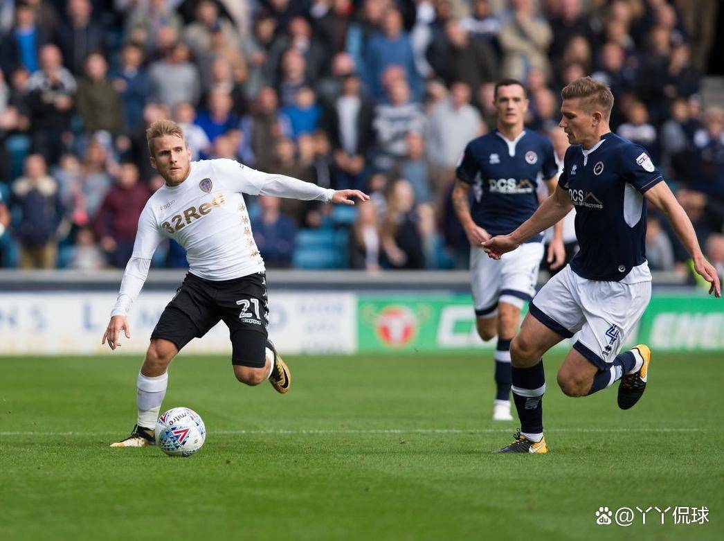 关于特拉福德荣获英冠年度最佳球员击败前伯恩利队友和利兹联球员的信息 第1张 关于特拉福德荣获英冠年度最佳球员击败前伯恩利队友和利兹联球员的信息 第1张