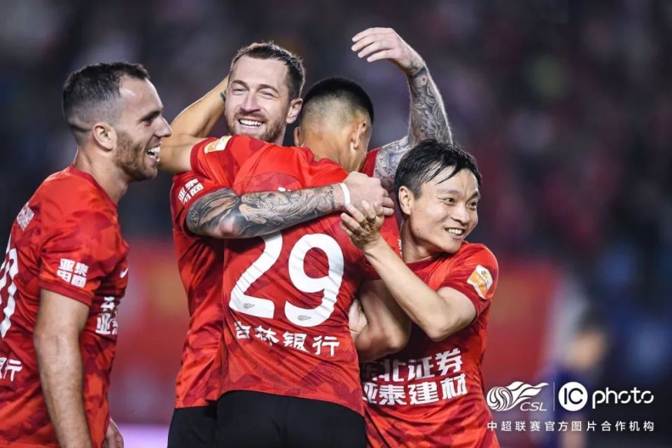 包含足协杯大连鲲城1-1长春亚泰谭龙补射建功亚泰点球遭淘汰的词条  第1张