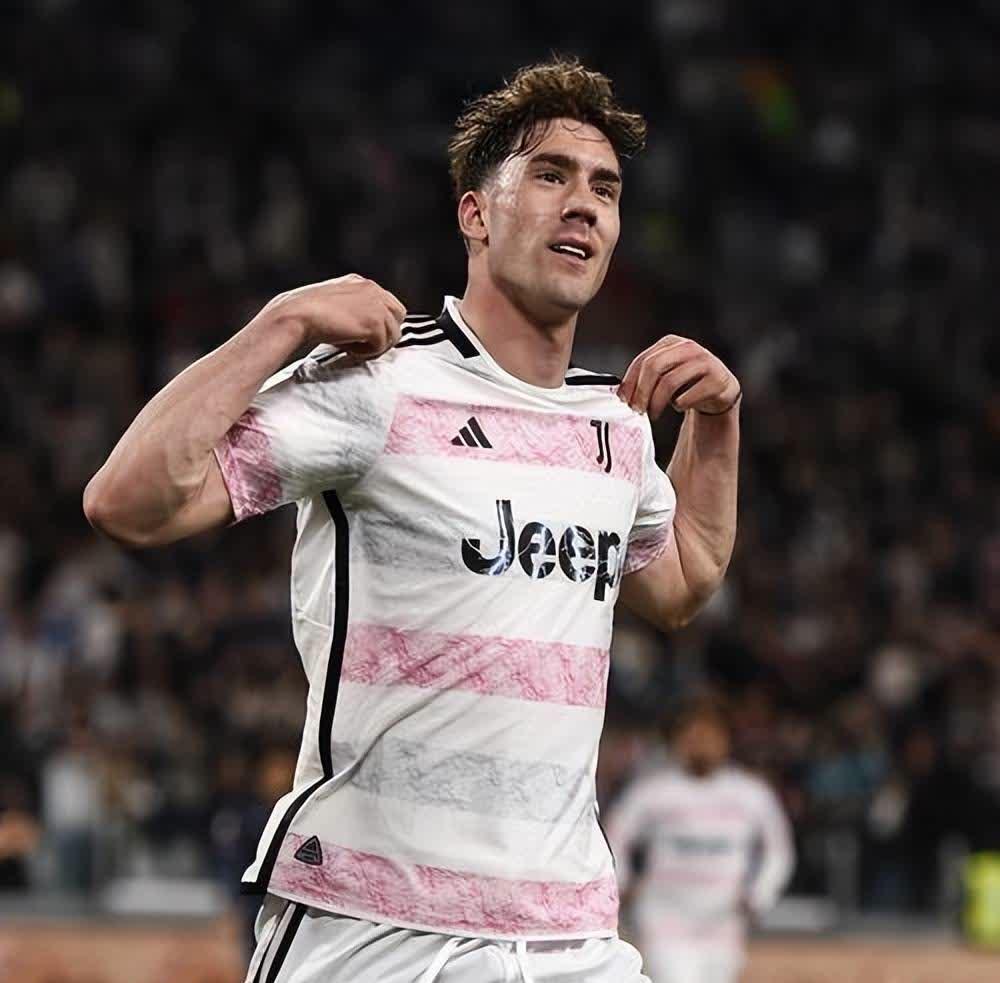 尤文图斯计划直接出售道格拉斯路易斯球员在斑马军团表现低迷的简单介绍