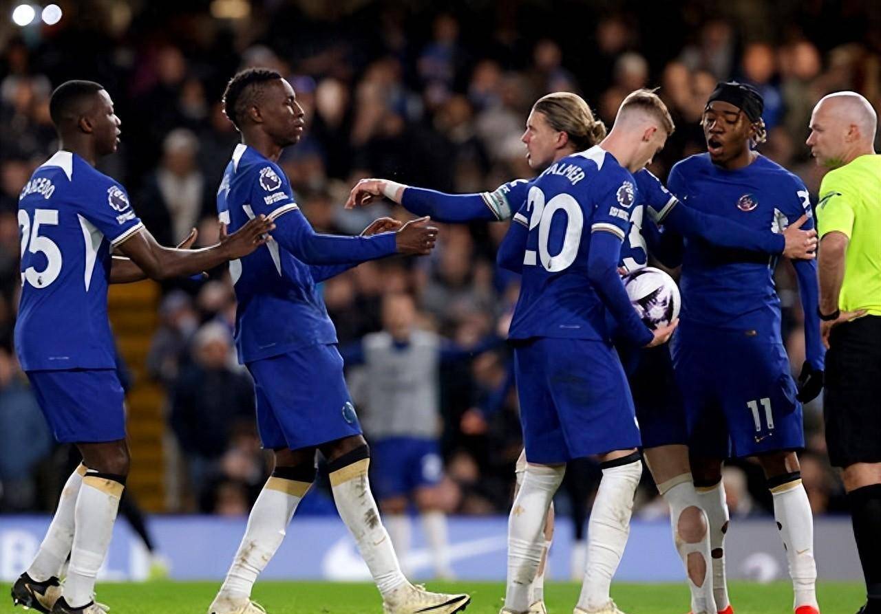 包含切尔西前锋杰克逊被禁赛两场此前因暴力犯规被红牌罚下的词条