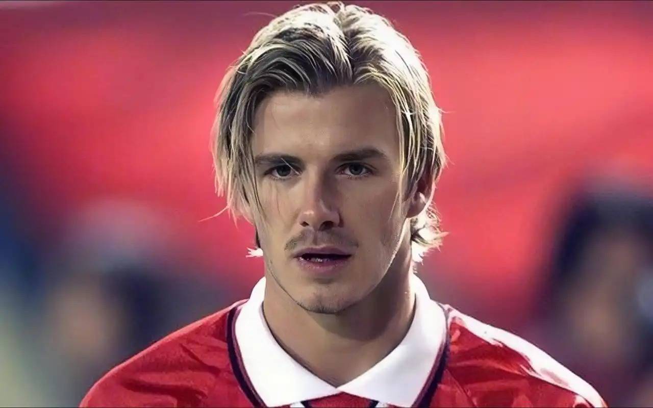 曼联官方祝贺贝克汉姆封爵曼联92青训代表人物的简单介绍 第2张 曼联官方祝贺贝克汉姆封爵曼联92青训代表人物的简单介绍 第2张