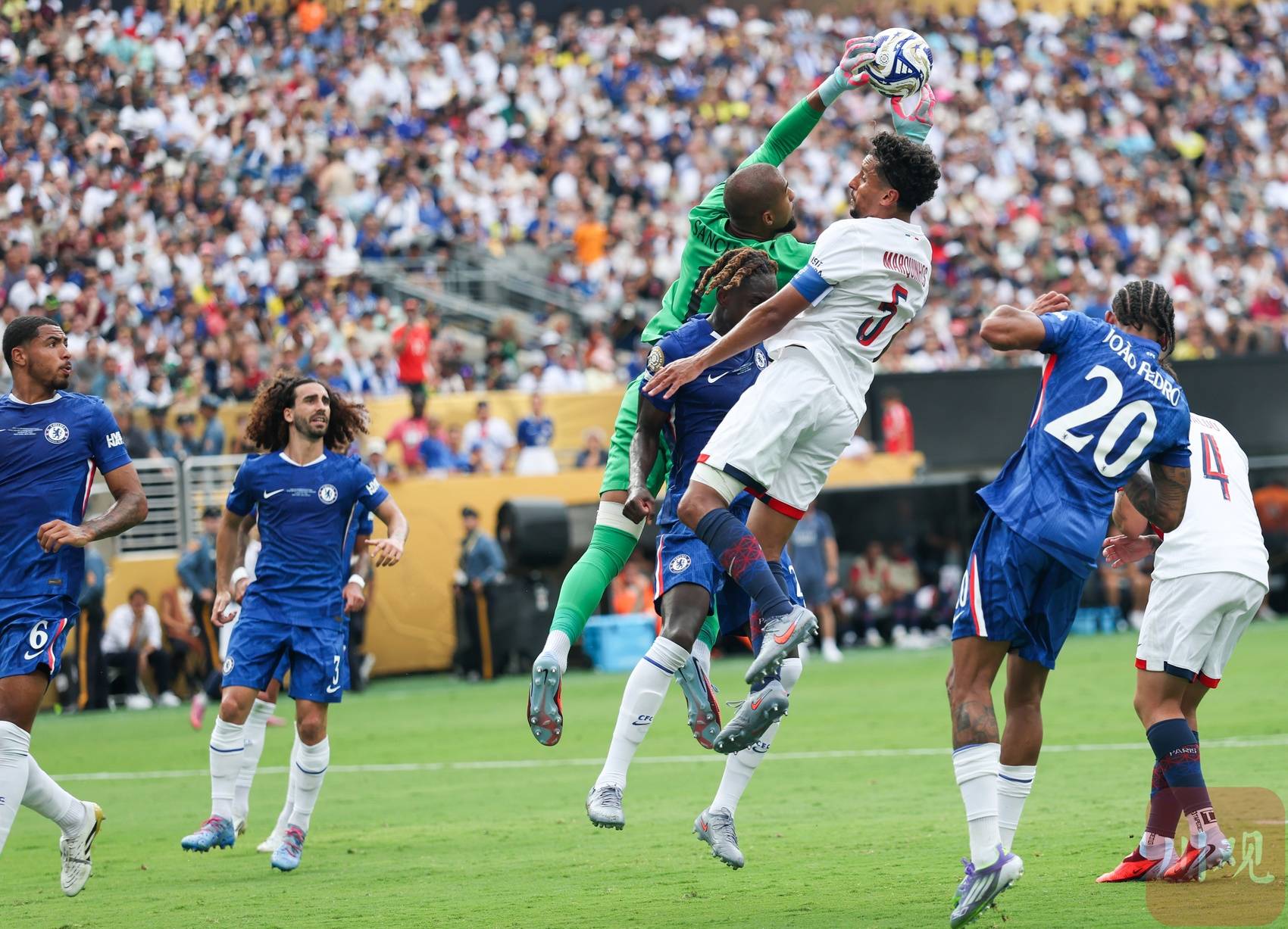 世俱杯切尔西3-0巴黎圣日耳曼蓝军夺冠的简单介绍