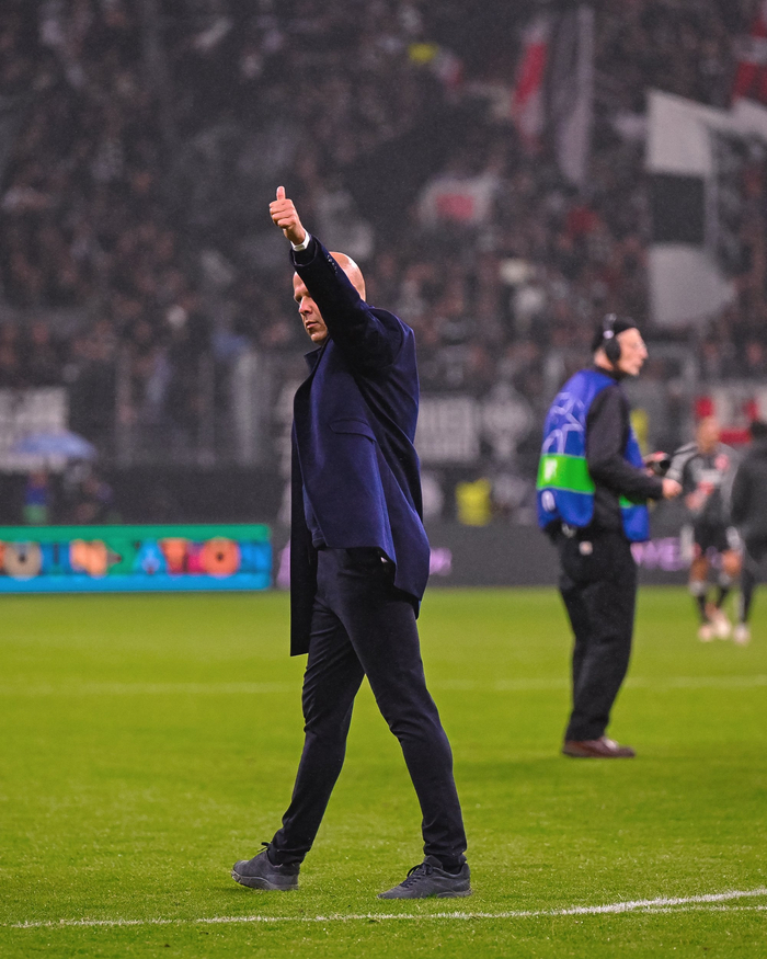 包含欧冠法兰克福1-5利物浦红军完成逆转的词条