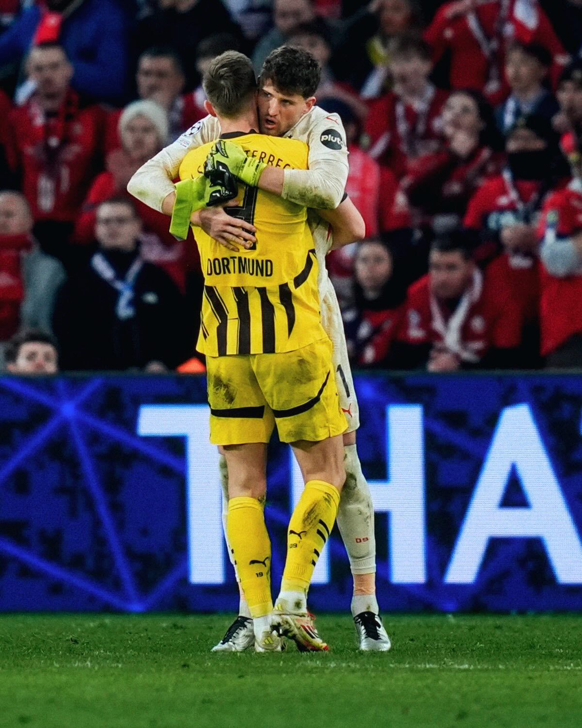 关于施洛特贝克不希望与多特蒙德续约有多支球队保持对球员关注的信息