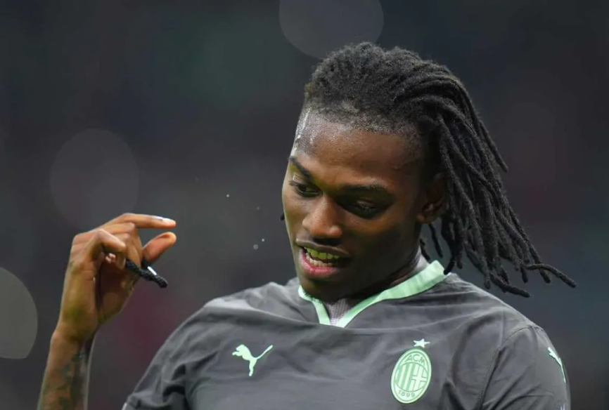 关于米兰无意出售莱奥红黑军团认为他是不可或缺的支柱的信息  第1张