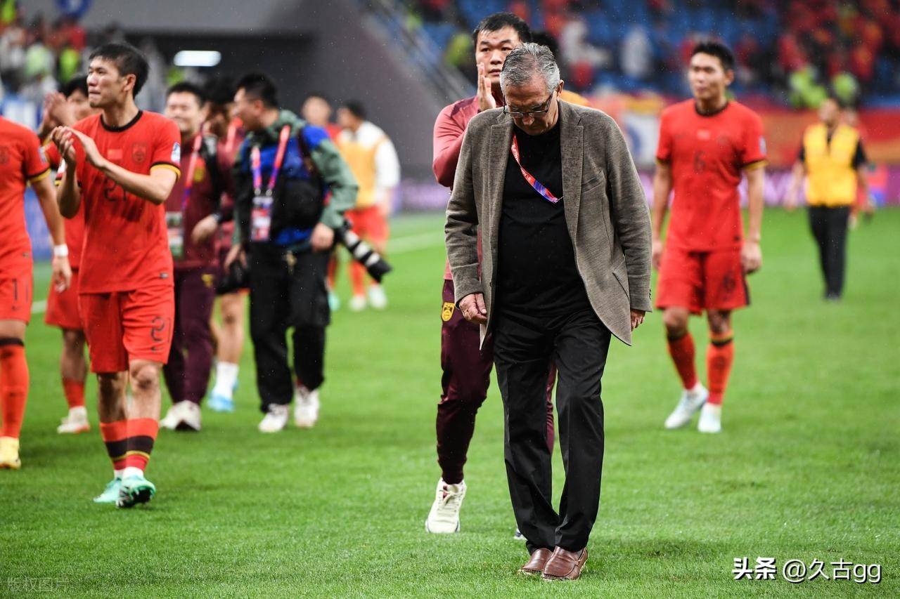 单后腰与用人混乱是国足失利主要原因伊万科维奇需承担主要责任的简单介绍  第2张