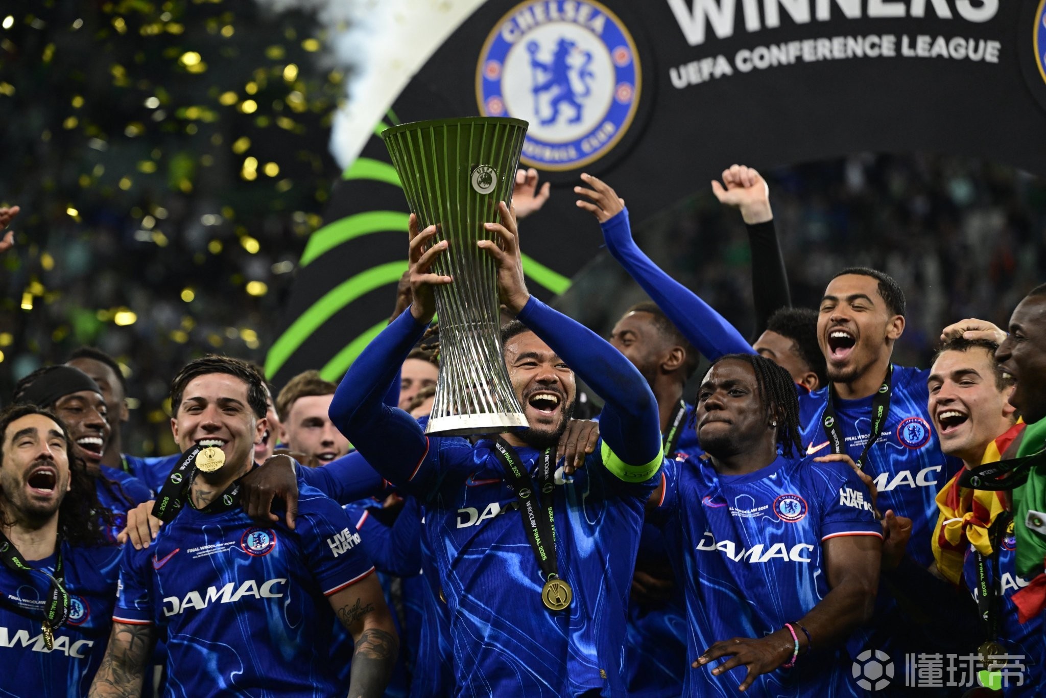 拜仁“英超三叉戟”14场轰37球三人耗资2.2亿欧的简单介绍 第2张 拜仁“英超三叉戟”14场轰37球三人耗资2.2亿欧的简单介绍 第2张